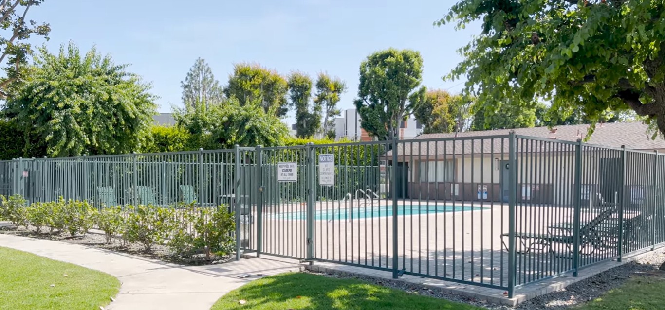 Aluminum fence installation in Whittier, CA